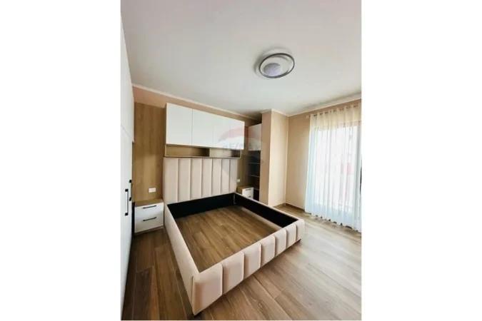 Shqiperi, jepet me qera apartament 2+1 Kati 9, 110 m² 750 € (Farnacia 10)