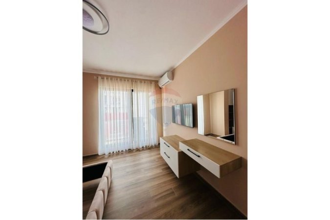 Shqiperi, jepet me qera apartament 2+1 Kati 9, 110 m² 750 € (Farnacia 10)