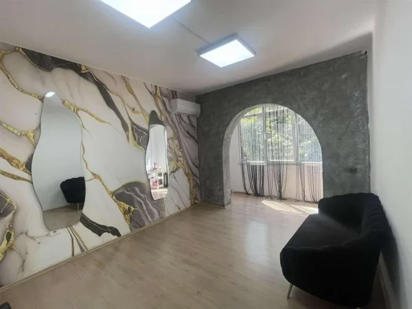 Tirane, jepet me qera apartament 1+1 Kati 2, 70 m² 600 € (SQUARE 21)
