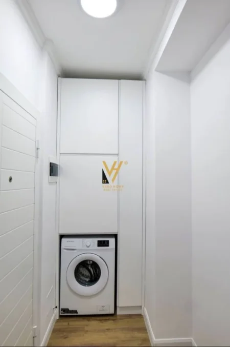 Tirane, jepet me qera apartament 1+1+Ballkon Kati 2, 58 m² 600 € (21 DHJETORI)