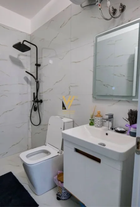 Tirane, jepet me qera apartament 1+1+Ballkon Kati 2, 58 m² 600 € (21 DHJETORI)