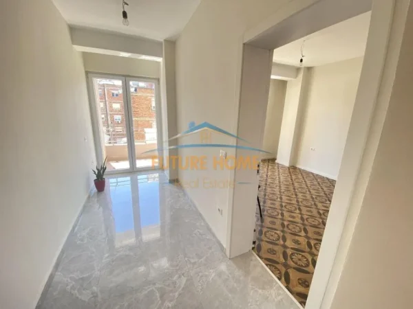 Tirane, jepet me qera apartament 2+1+Ballkon Kati 3, 106 m² 800 € (Myslym Shyri)
