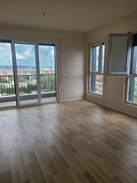 Tirane, jepet me qera apartament 2+1+Ballkon Kati 8, 90 m² 450 € (Trio Towers)