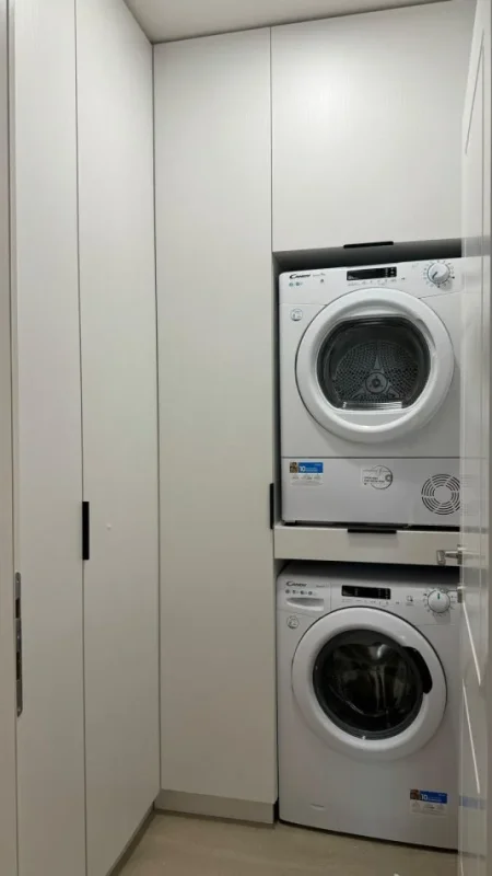 Tirane, jepet me qera apartament 2+1+Ballkon , 130 m² 2.200 € 