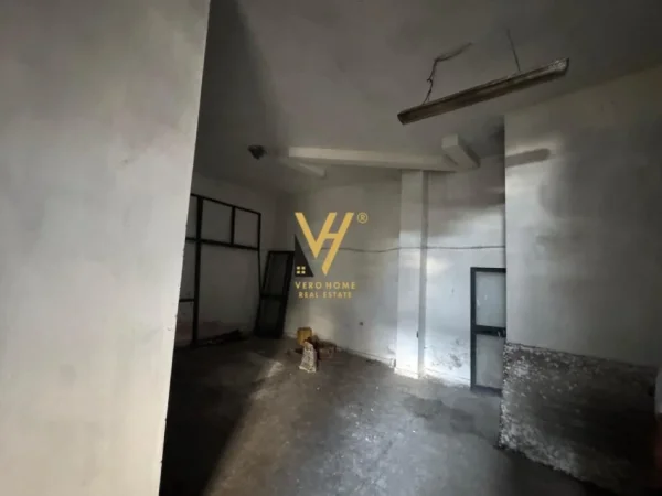 Tirane, shitet dyqan Kati 0, 70 m² 112.000 € (5 MAJI)