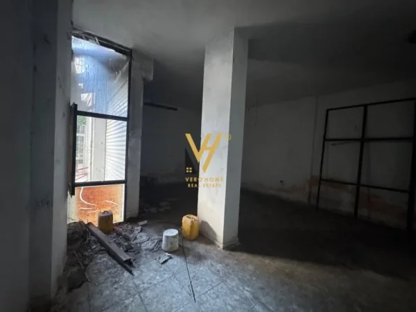 Tirane, shitet dyqan Kati 0, 70 m² 112.000 € (5 MAJI)