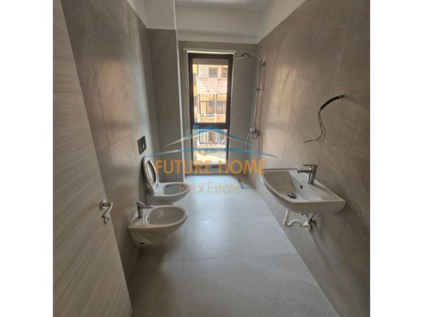 Tirane, jepet me qera ambjent biznesi Kati 1, 64 m² 950 € (Rruga Myslym Shyri, Tirane)