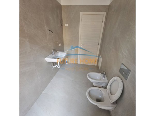 Tirane, jepet me qera ambjent biznesi Kati 1, 64 m² 950 € (Rruga Myslym Shyri, Tirane)