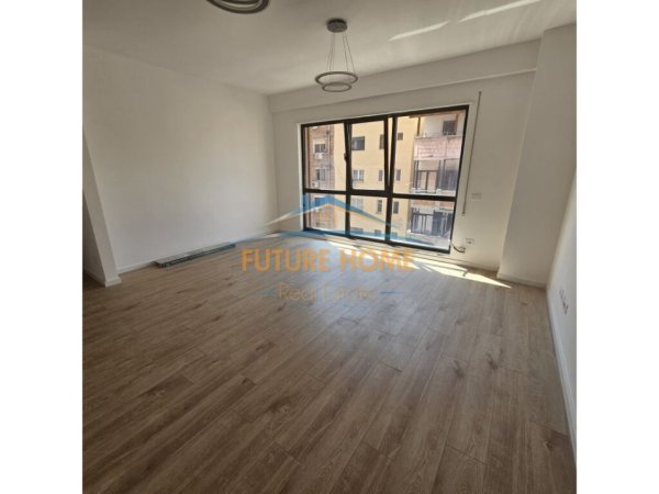 Tirane, jepet me qera ambjent biznesi Kati 1, 64 m² 950 € (Rruga Myslym Shyri, Tirane)