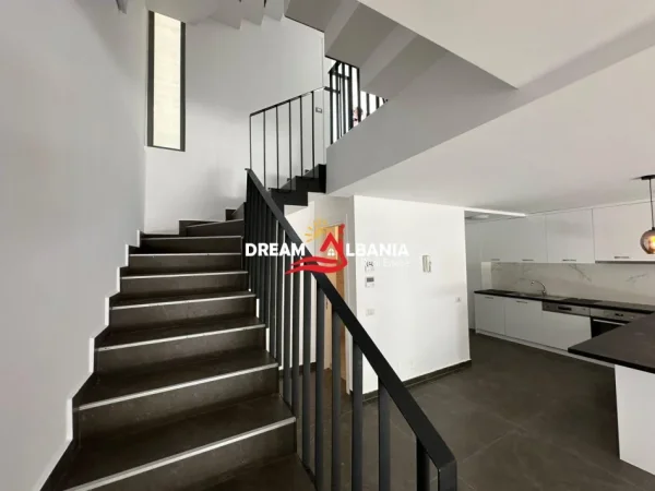 Tirane, jepet me qera Vile 3 Katshe Kati 3, 250 m² 2.350 € (ne Mullet prane OKO FARM)