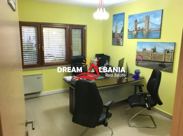 Tirane, shitet apartament 3+1 , 165 m² 550.000 € (bllok)