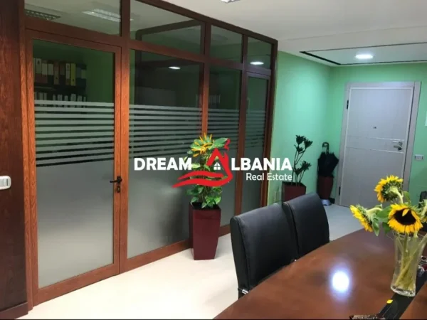 Tirane, shitet apartament 3+1 , 165 m² 550.000 € (bllok)