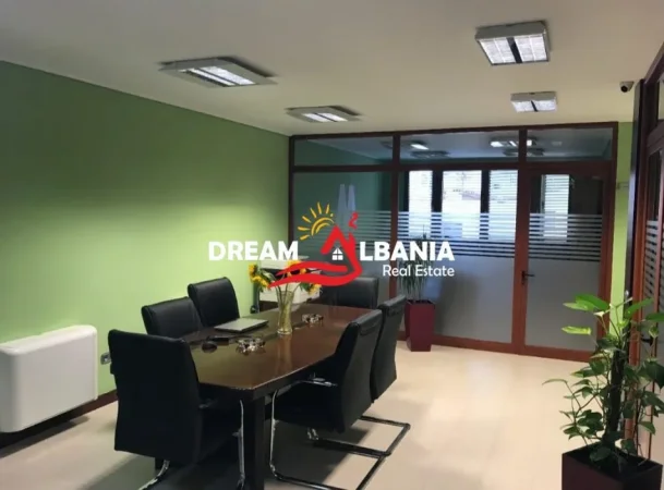 Tirane, shitet apartament 3+1 , 165 m² 550.000 € (bllok)