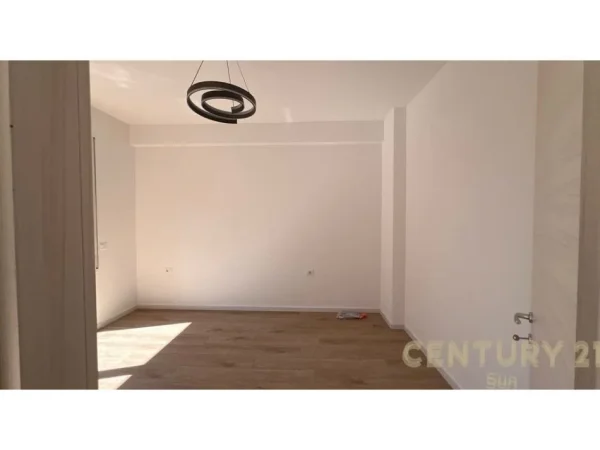 Tirane, jepet me qera zyre Kati 2, 76 m² 850 € (Myslym Shyri)