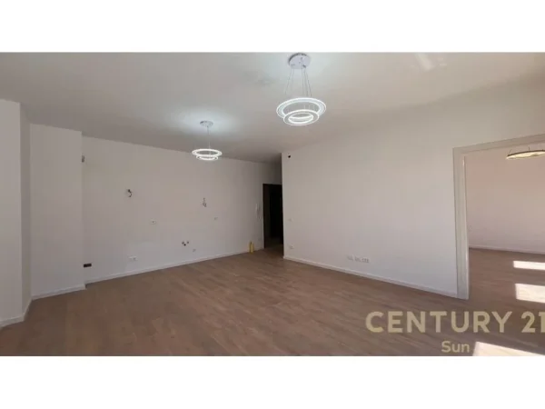 Tirane, jepet me qera zyre Kati 2, 76 m² 850 € (Myslym Shyri)