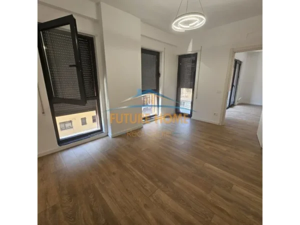 Tirane, jepet me qera ambjent biznesi Kati 1, 75 m² 1.100 € (Rruga Myslym Shyri, Tirane)