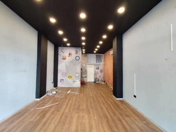 Tirane, jepet me qera dyqan Kati 0, 58 m² 1.250 € (Rruga Ali Demi)