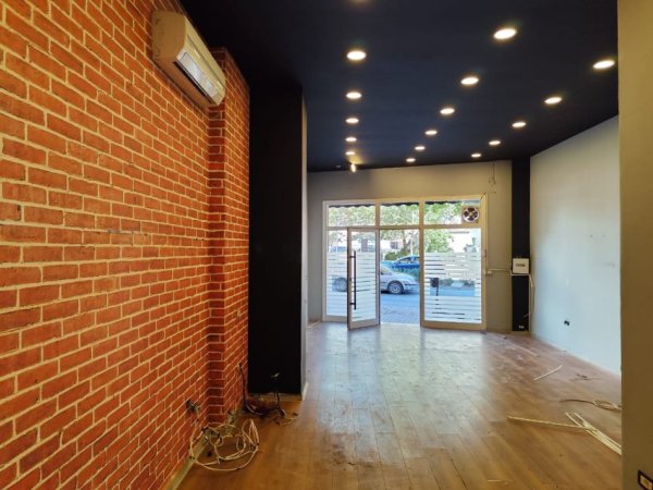 Tirane, jepet me qera dyqan Kati 0, 58 m² 1.250 € (Rruga Ali Demi)