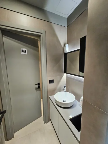 Tirane, jepet me qera bar-resorant Kati 0, 110 m² 1.700 € (KODRA E DIELLIT)