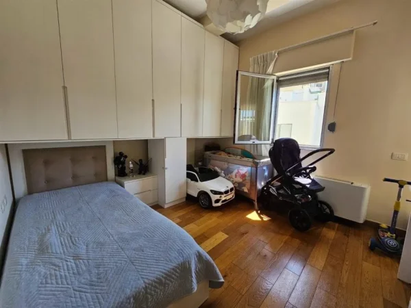 Tirane, shitet apartament 2+1+Ballkon Kati 3, 110 m² 295.000 € (Rruga Peti)