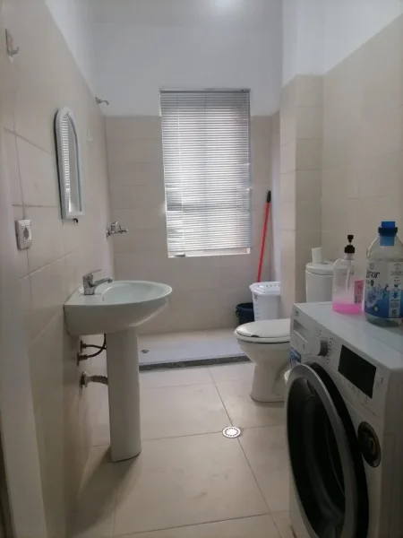 Tirane, jepet me qera apartament 2+1+Ballkon Kati 4, 300 € (Rruga Rramazan Gaxherri)