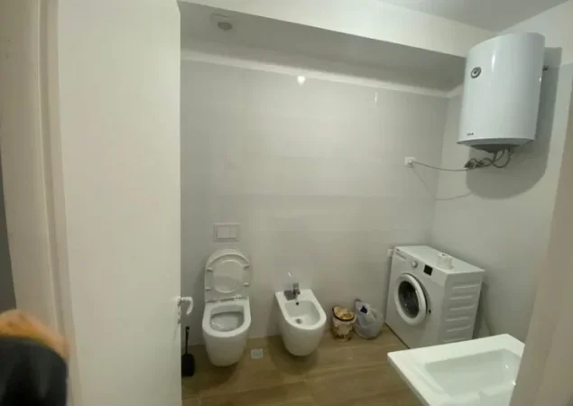 Don Bosko, jap 1+1 Kati 5, 65 m² 450 € (Gjykata Administrative)