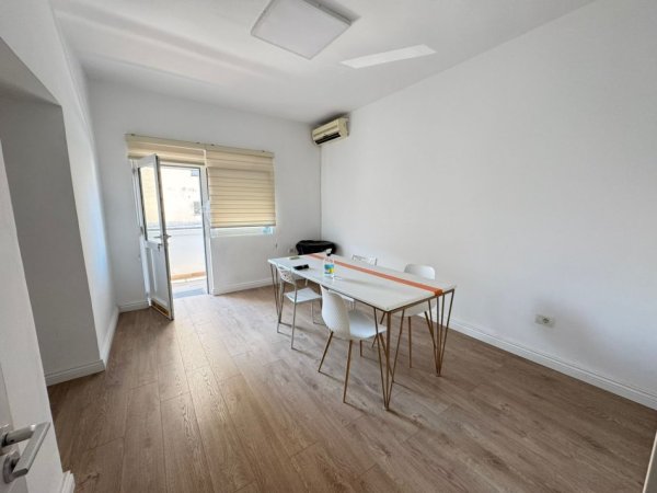 Tirane, jepet me qera apartament 3+1+Aneks+Ballkon Kati 3, 110 m² 850 € (Prane Baroneshes)