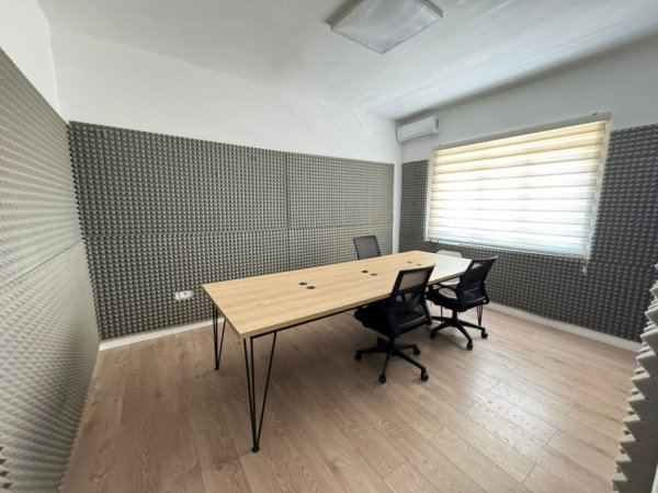 Tirane, jepet me qera apartament 3+1+Aneks+Ballkon Kati 3, 110 m² 850 € (Prane Baroneshes)
