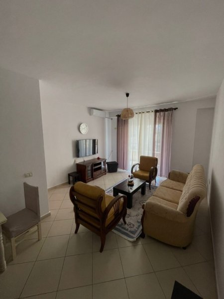 Tirane, jepet me qera apartament 1+1+Ballkon Kati 4, 65 m² 400 € (RR.BILL KLINTON COK MARKET)