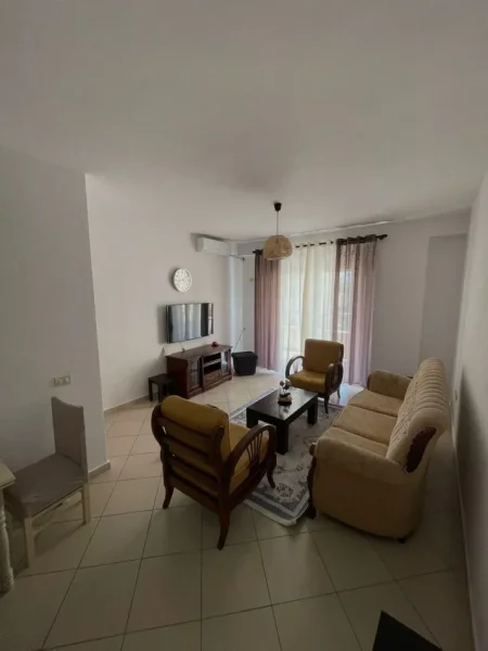 Tirane, jepet me qera apartament 1+1+Ballkon Kati 4, 65 m² 400 € (RR.BILL KLINTON COK MARKET)