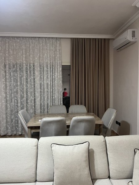 Tirane, jepet me qera apartament 2+1+Ballkon Kati 4, 95 m² 450 € (Rruga Loni Ligori Vero Kafe ASTIR)