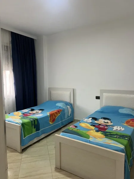 Tirane, jepet me qera apartament 2+1+Ballkon Kati 4, 95 m² 430 € (Rruga Loni Ligori Vero Kafe ASTIR)