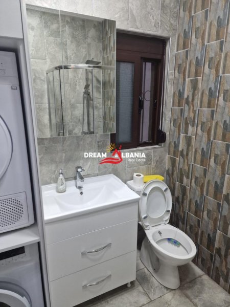 Tirane, jepet me qera apartament 3+1 Kati 1, 130 m² 1.100 € (te 21 Dhjetori prane Konvikteve te Inxhinierise)