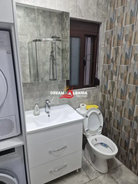Tirane, jepet me qera apartament 3+1 Kati 1, 130 m² 1.100 € (te 21 Dhjetori prane Konvikteve te Inxhinierise)