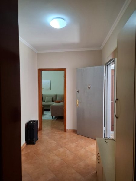 JEPET me QERA apartament 1+1+Aneks+Ballkon 400 € (Prane Kompleksit Partizani - Kryezimi Rr. Ndre Mjeda me Rr. Forsina Plaku)