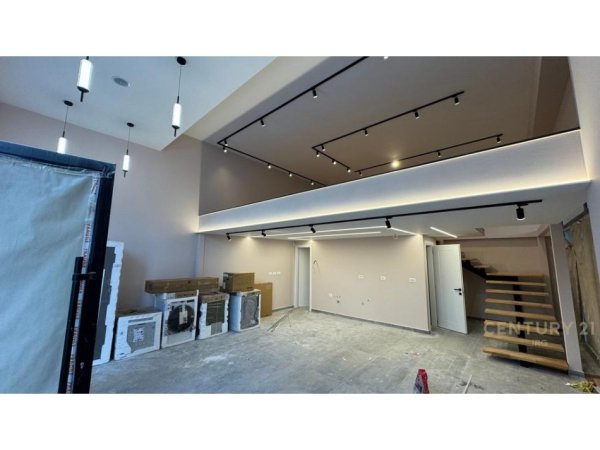 Tirane, jepet me qera ambjent biznesi , 80 m² 1.200 € 