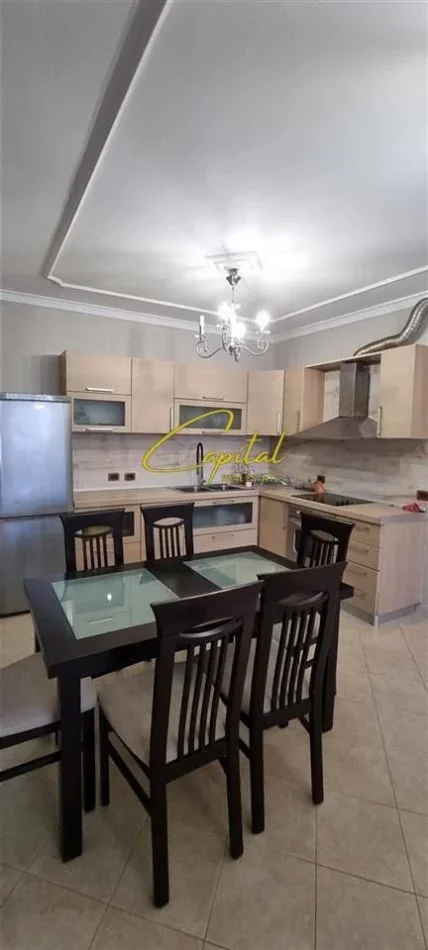 Tirane, jepet me qera apartament 3+1 Kati 5, 115 m² 1.000 € (21 DHJETORI)