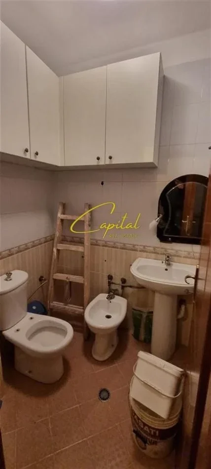 Tirane, jepet me qera apartament 3+1 Kati 5, 115 m² 1.000 € (21 DHJETORI)