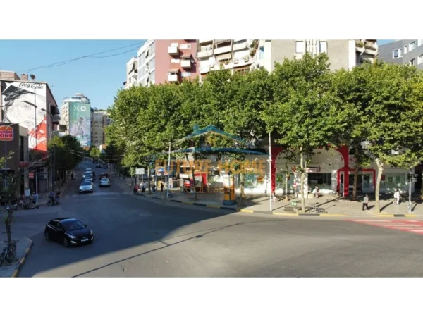 Tirane, shitet ambjent biznesi Kati 1, 170 m² (9 Kateshet,Qender, Tirane)