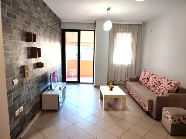 JEPET ME QIRA SUPER APARTAMENT 1+1 PAS XHAMISË SË TABAKËVE NE RRUGEN E ELBASANIT , Kati 3, 68 m² 460 €