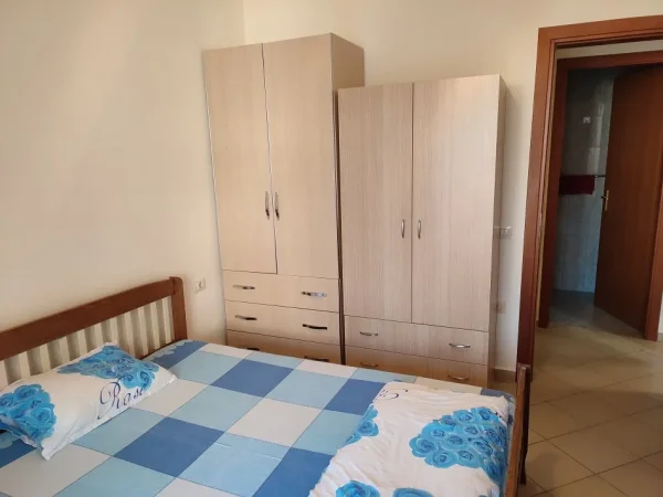 JEPET ME QIRA SUPER APARTAMENT 1+1 PAS XHAMISË SË TABAKËVE NE RRUGEN E ELBASANIT , Kati 3, 68 m² 460 €