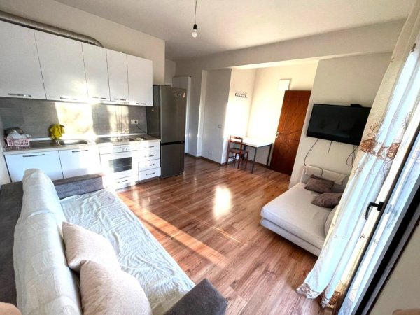 JEPET SUPER SHTEPI 1+1 ME QERA NE RRUGEN E ELBASANIT Kati 1, 60 m² 360 €