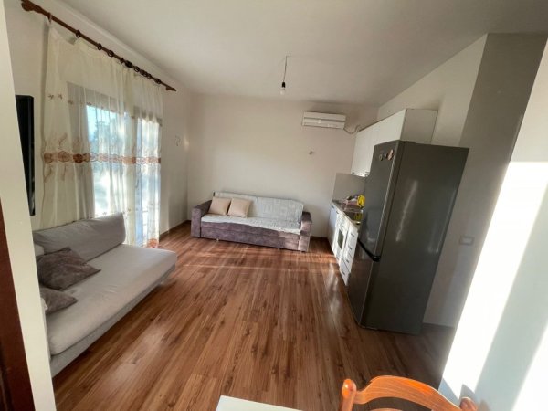 JEPET SUPER SHTEPI 1+1 ME QERA NE RRUGEN E ELBASANIT Kati 1, 60 m² 360 €