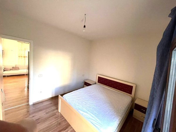 JEPET SUPER SHTEPI 1+1 ME QERA NE RRUGEN E ELBASANIT Kati 1, 60 m² 360 €