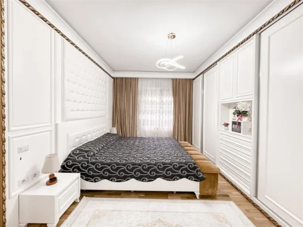 Tirane, shes apartament 3+1+Ballkon Kati 3, 123 m² 250.000 € (Kopshti Botanik, prane Xhamise)