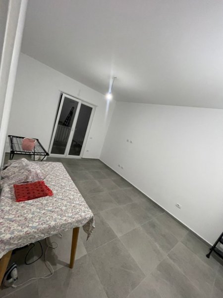 Tirane, jepet me qera apartament 2+1 Kati 2, 82 m² 300 € (Kamez, prane Pasticeri Miri)