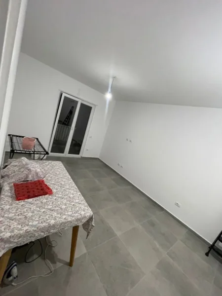 Tirane, jepet me qera apartament 2+1 Kati 2, 82 m² 300 € (Kamez, prane Pasticeri Miri)