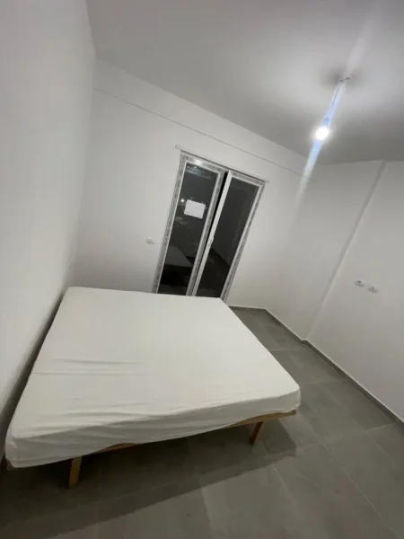 Tirane, jepet me qera apartament 2+1 Kati 2, 82 m² 300 € (Kamez, prane Pasticeri Miri)