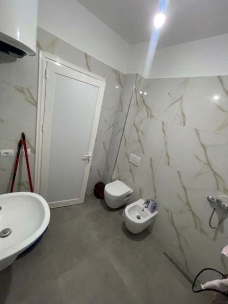 Tirane, jepet me qera apartament 2+1 Kati 2, 82 m² 300 € (Kamez, prane Pasticeri Miri)