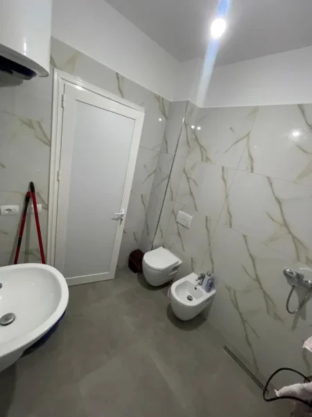 Tirane, jepet me qera apartament 2+1 Kati 2, 82 m² 300 € (Kamez, prane Pasticeri Miri)